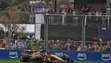 Oscar Piastri points finger after shock Australian GP spin