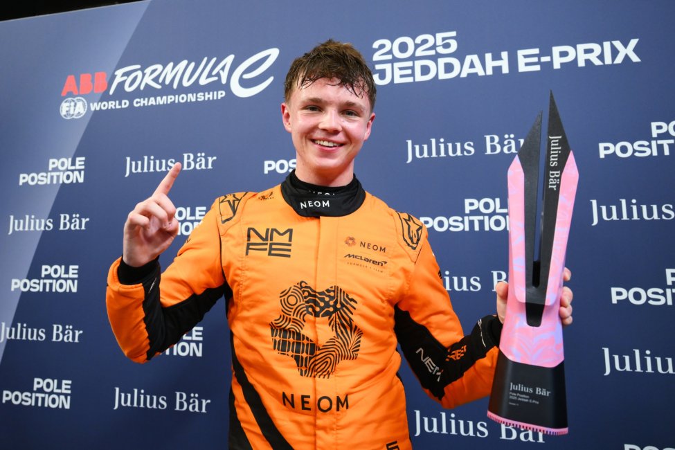 			© 2025 Formula E
	